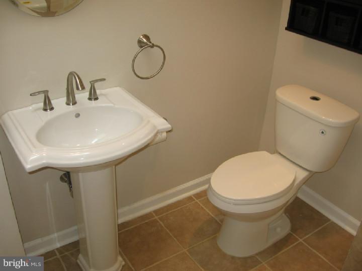 6428 Morris Park Road Philadelphia, PA 19151 - Photo 18 of 25 Bathroom