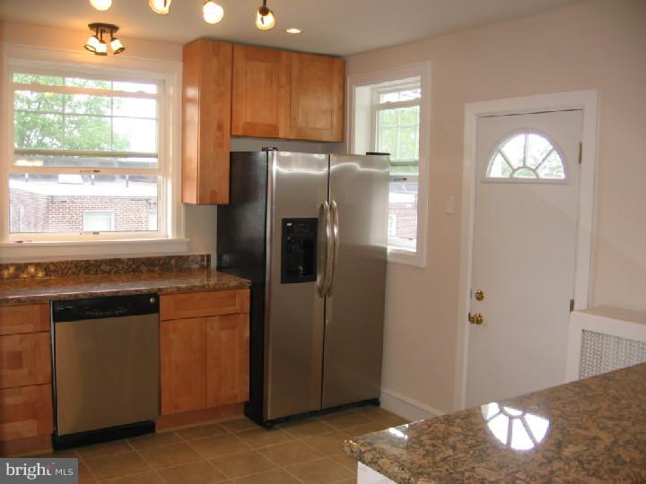 6428 Morris Park Road Philadelphia, PA 19151 - Photo 9 of 25 Kitchen