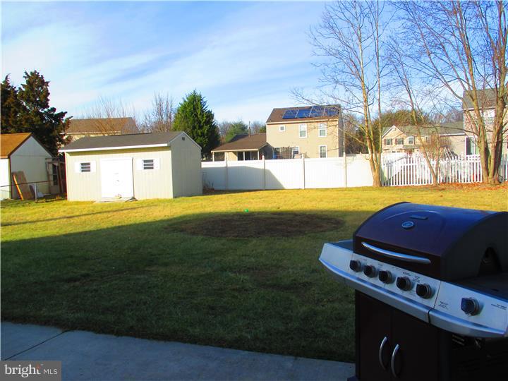 109 Lomond Road Williamstown, NJ 08094 - Photo 17 of 19 Back Yard