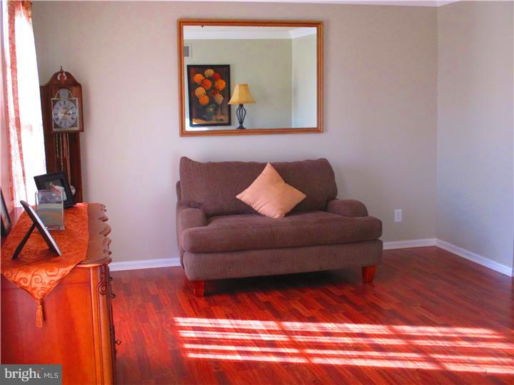 109 Lomond Road Williamstown, NJ 08094 - Photo 3 of 19 Living Room