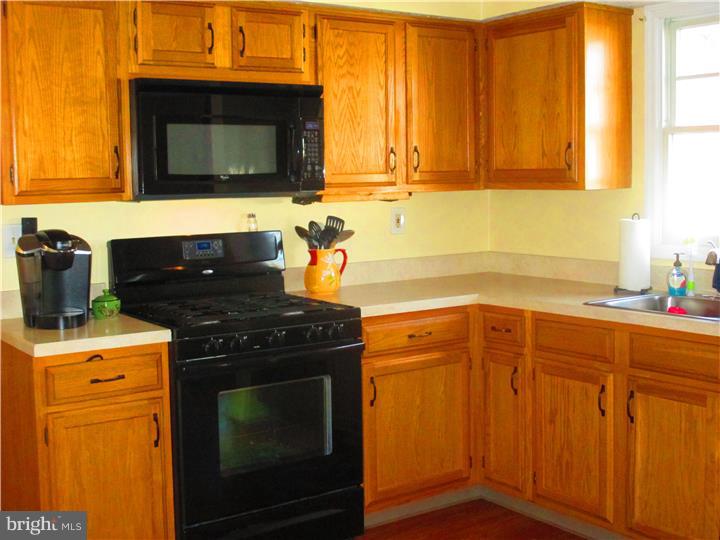 109 Lomond Road Williamstown, NJ 08094 - Photo 6 of 19 Kitchen