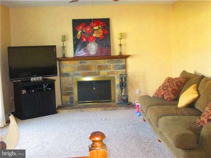 109 Lomond Road Williamstown, NJ 08094 - Photo 8 of 19 Family Room