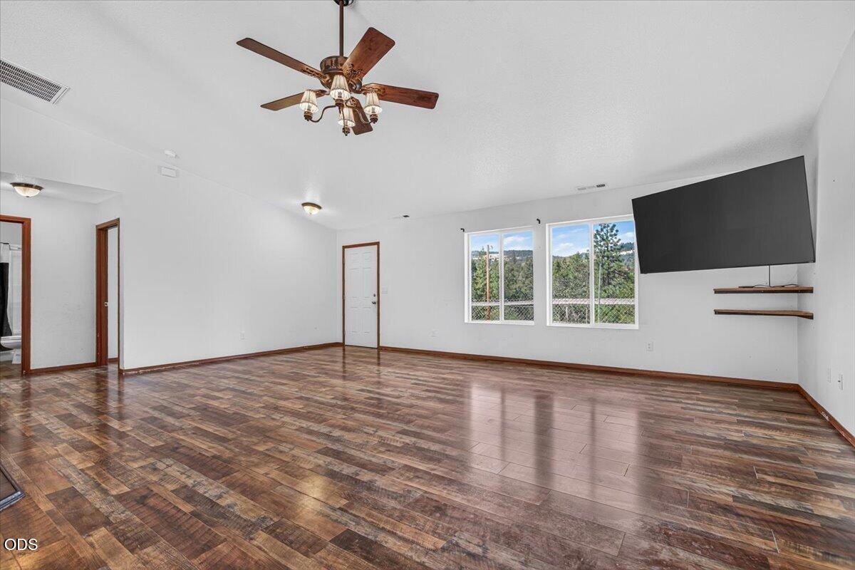 13021 East Antelope Road Eagle Point, OR 97524 - Photo 11 of 47 Gallery Image 11