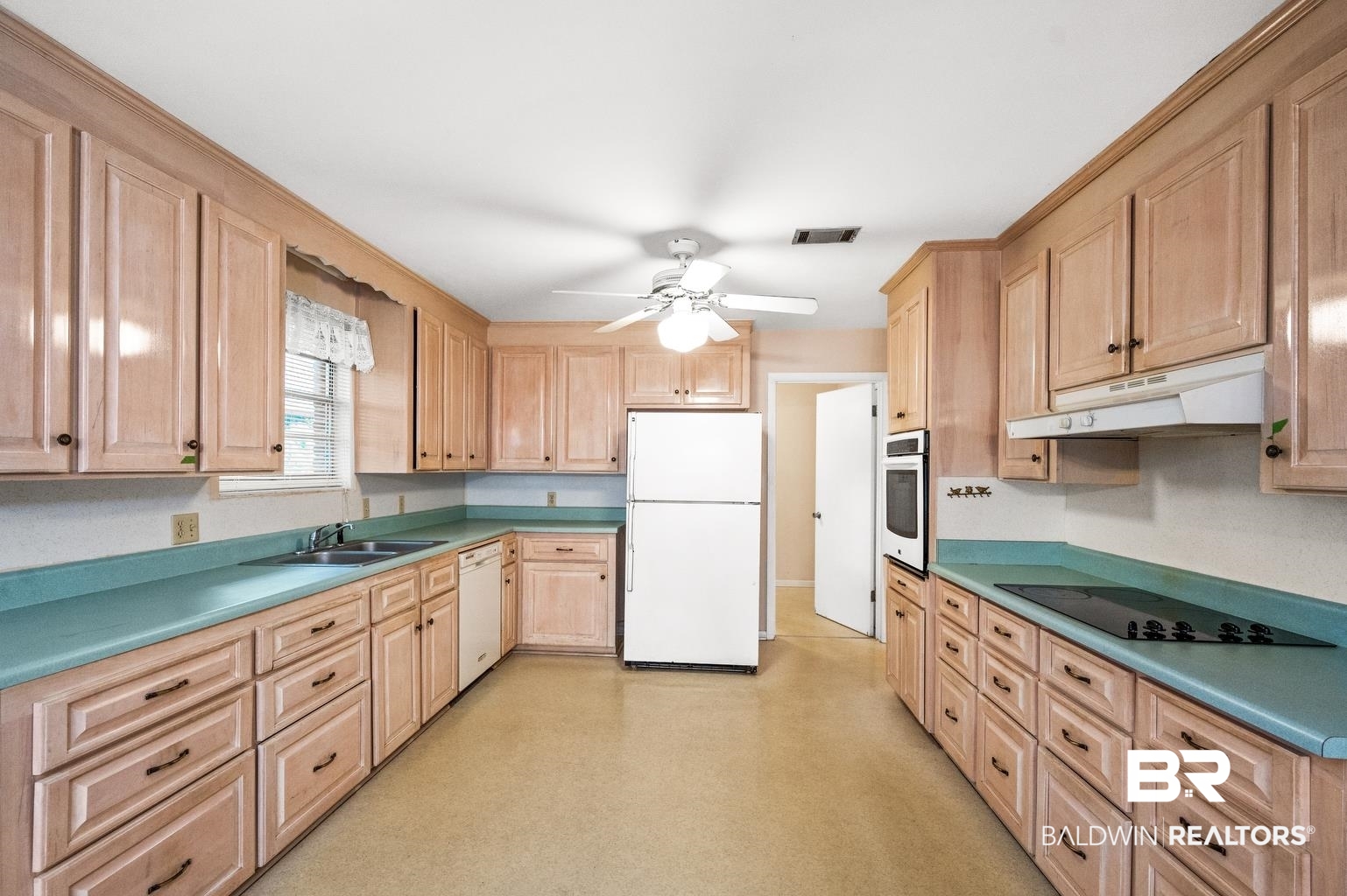9699 Soldier Creek Road Lillian, AL 36549 - Photo 20 of 50 Kitchen