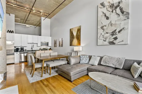 $475,000 | 758 North Larrabee Street, Unit 305, Chicago, IL 60654