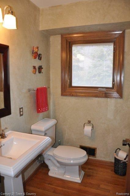 1090 Springwood Lane Rochester, MI 48309 - Photo 7 of 25 updated half bath