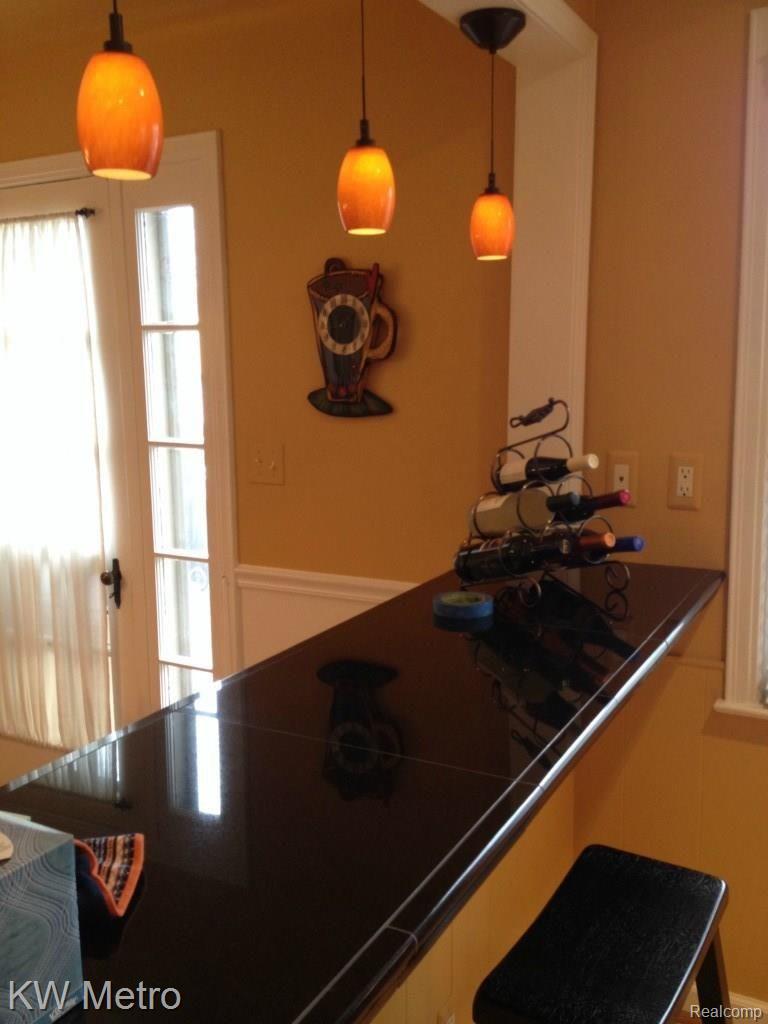 32 Maplefield Road Pleasant Ridge, MI 48069 - Photo 22 of 49 Breakfast Bar
