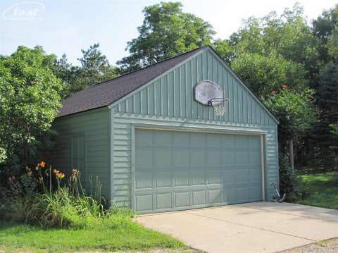 1352 Petts Road Fenton, MI 48430 - Photo 29 of 36 20420117-28.JPG