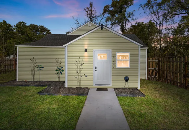 a front view of house with yard