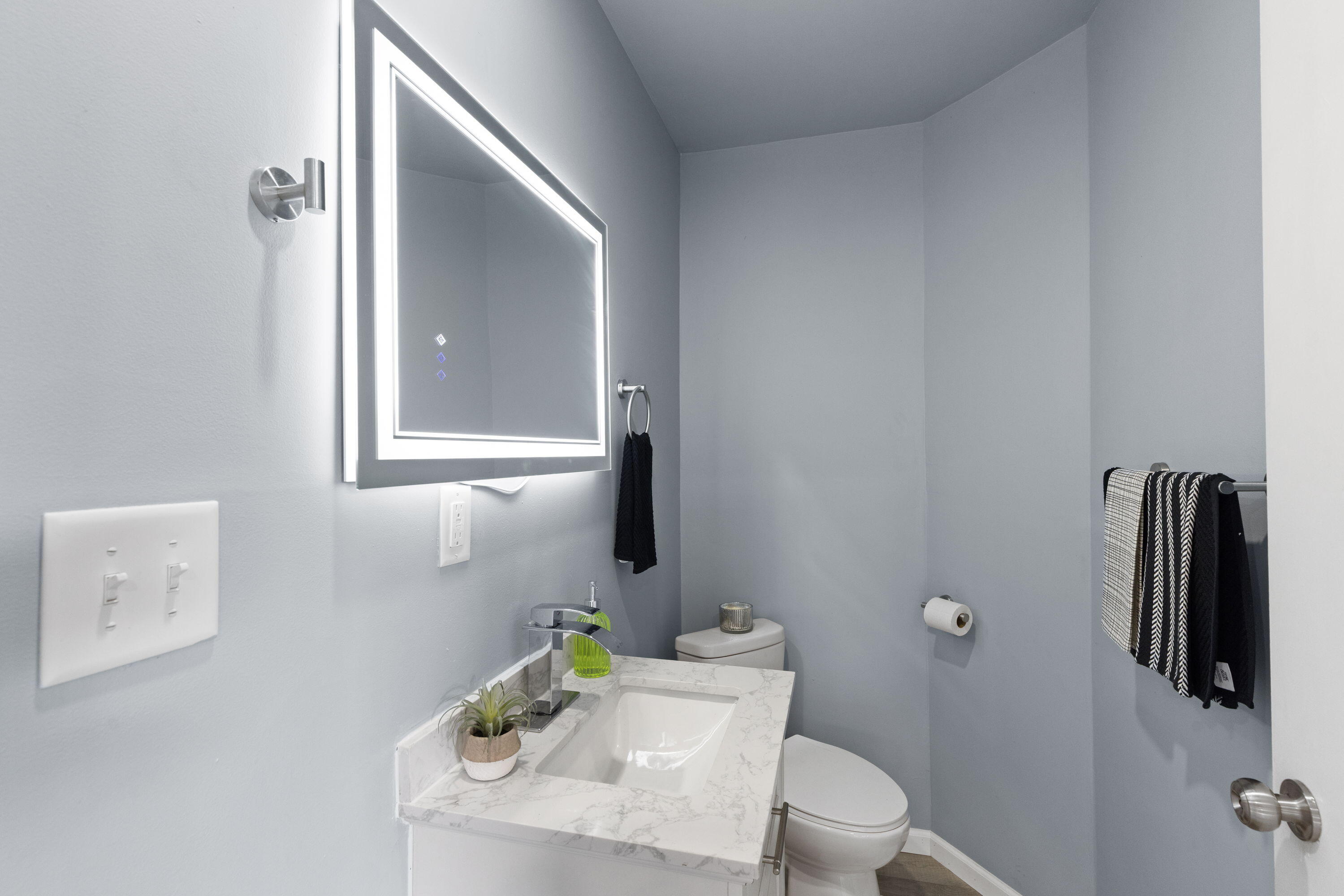 6344 West 25th Avenue Gary, IN 46406 - Photo 19 of 52 a bathroom with a sink a toilet and mirror