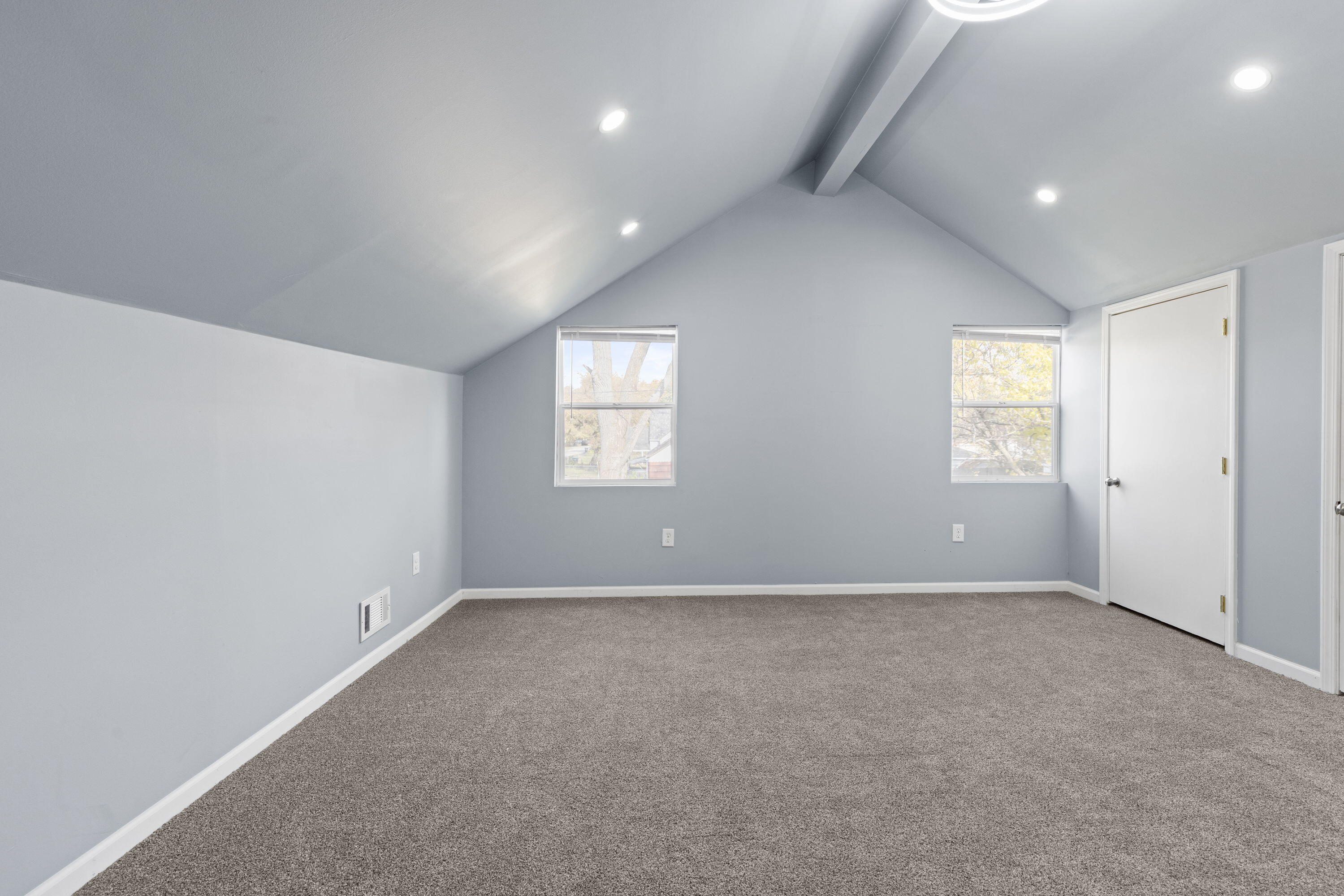 6344 West 25th Avenue Gary, IN 46406 - Photo 33 of 52 an empty room with windows