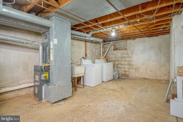 a view of utility room