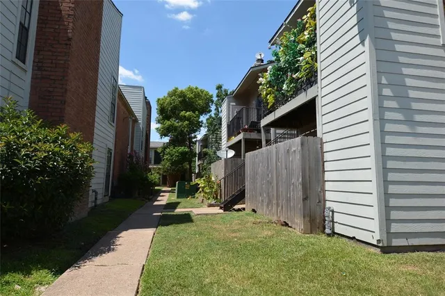 $1,100 | 10501 South Drive, Unit 283, Houston, TX 77099