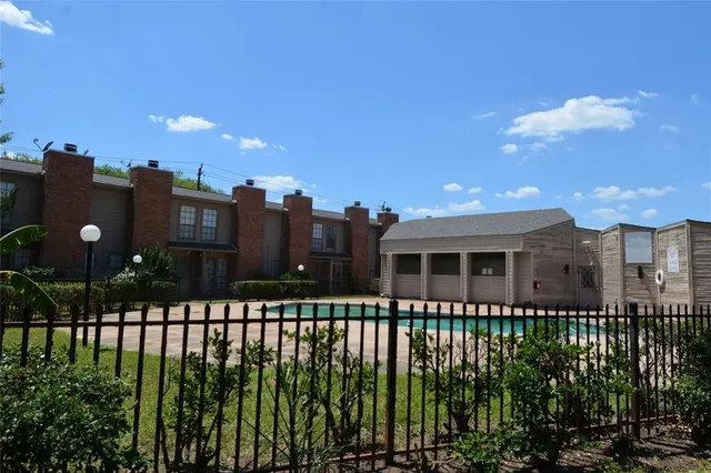 $1,100 | 10501 South Drive, Unit 283, Houston, TX 77099