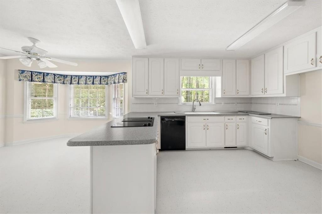 127 Roe Hampton Lane Southwest Stone Mountain, GA 30087 - Photo 18 of 51