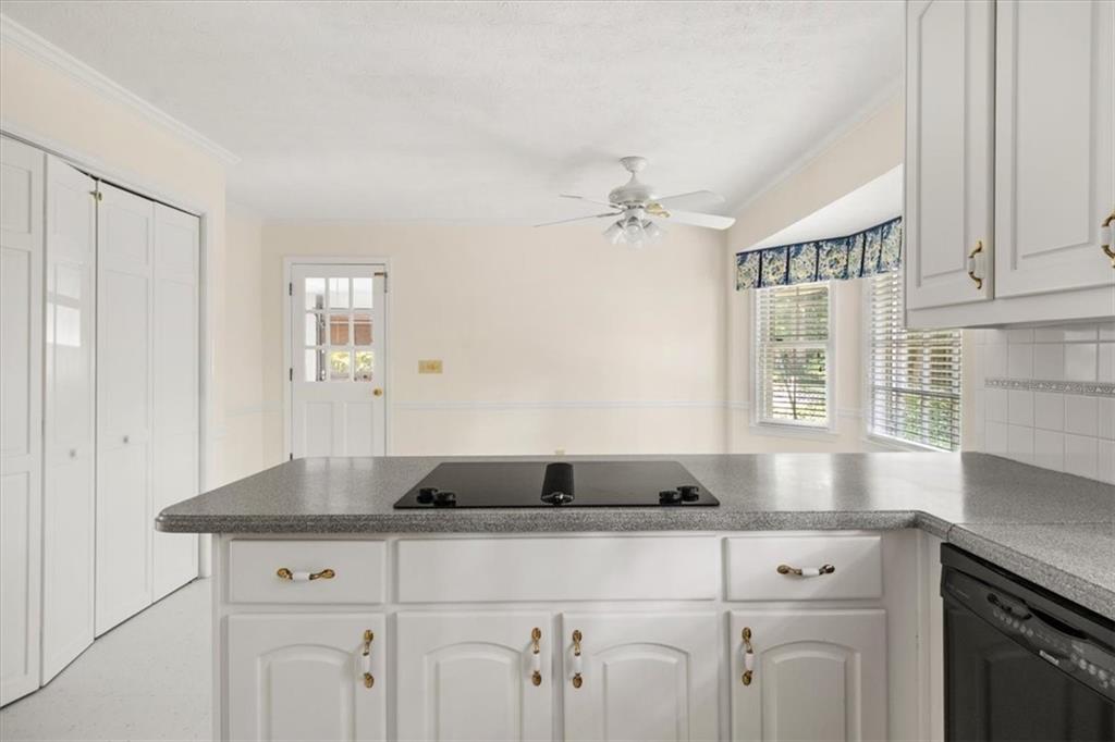 127 Roe Hampton Lane Southwest Stone Mountain, GA 30087 - Photo 20 of 51