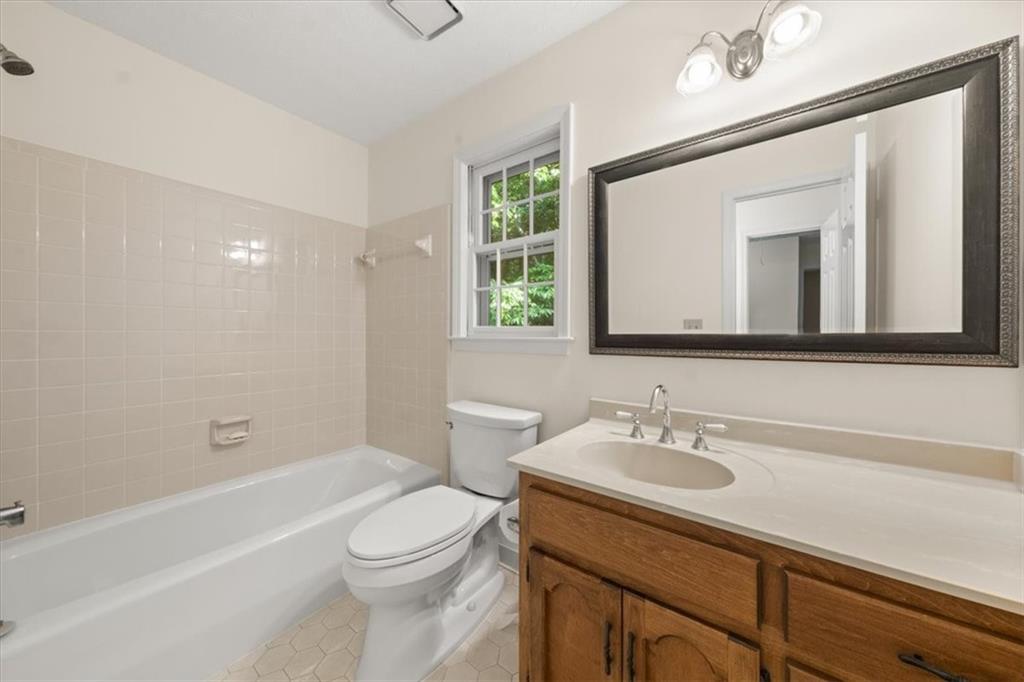 127 Roe Hampton Lane Southwest Stone Mountain, GA 30087 - Photo 33 of 51