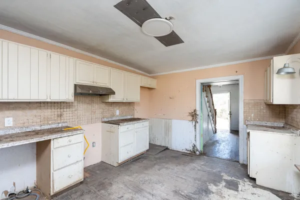 $215,000 | 5818 Lee Jackson Highway, Raphine, VA 24472