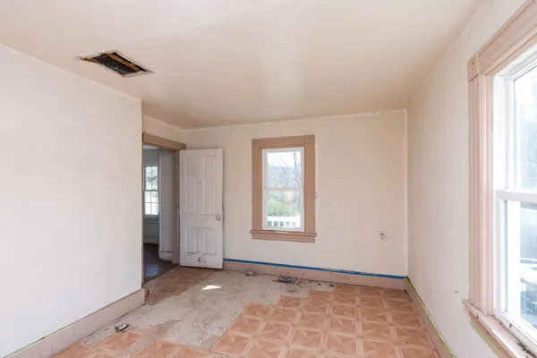 $215,000 | 5818 Lee Jackson Highway, Raphine, VA 24472