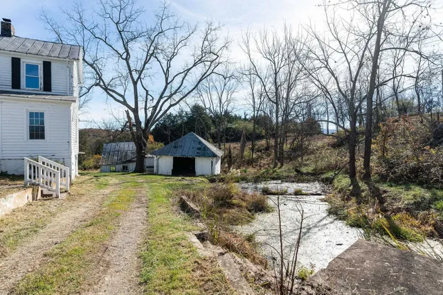 $215,000 | 5818 Lee Jackson Highway, Raphine, VA 24472