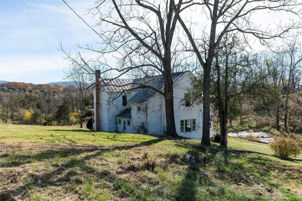 $215,000 | 5818 Lee Jackson Highway, Raphine, VA 24472
