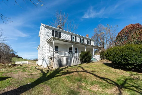 $215,000 | 5818 Lee Jackson Highway, Raphine, VA 24472