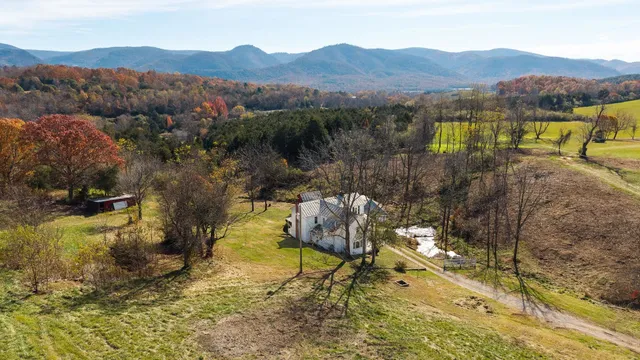 $215,000 | 5818 Lee Jackson Highway, Raphine, VA 24472