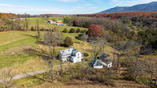 $215,000 | 5818 Lee Jackson Highway, Raphine, VA 24472