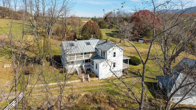 $215,000 | 5818 Lee Jackson Highway, Raphine, VA 24472
