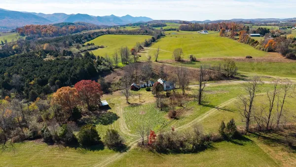 $215,000 | 5818 Lee Jackson Highway, Raphine, VA 24472