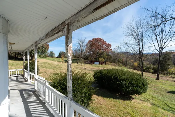 $215,000 | 5818 Lee Jackson Highway, Raphine, VA 24472