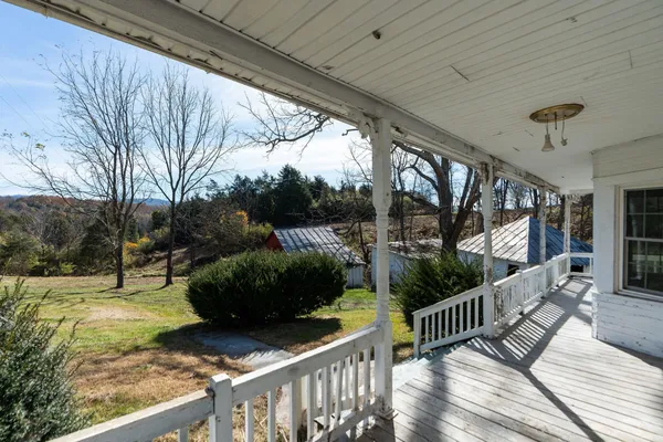 $215,000 | 5818 Lee Jackson Highway, Raphine, VA 24472