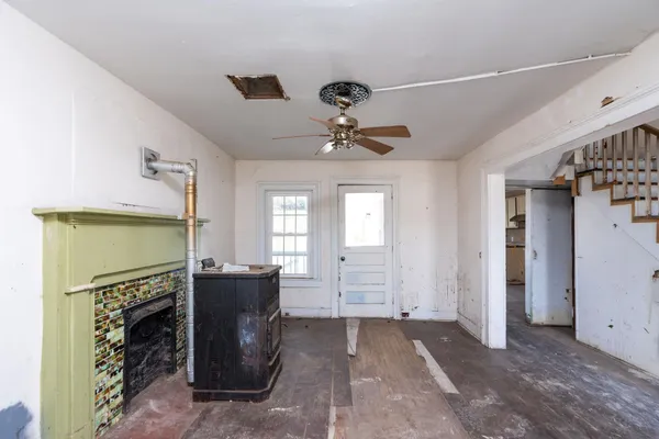 $215,000 | 5818 Lee Jackson Highway, Raphine, VA 24472