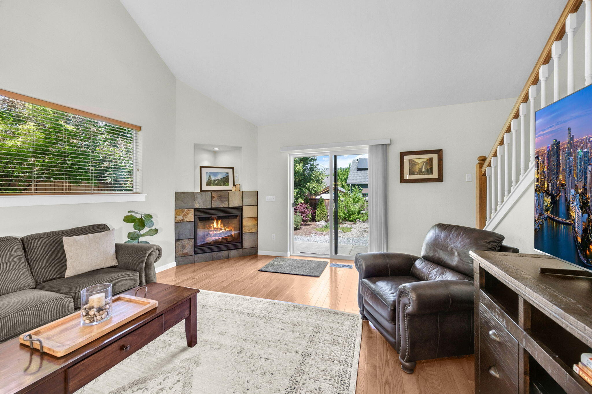 1559 Lithia Way Talent, OR 97540 - Photo 9 of 27 APX_4109