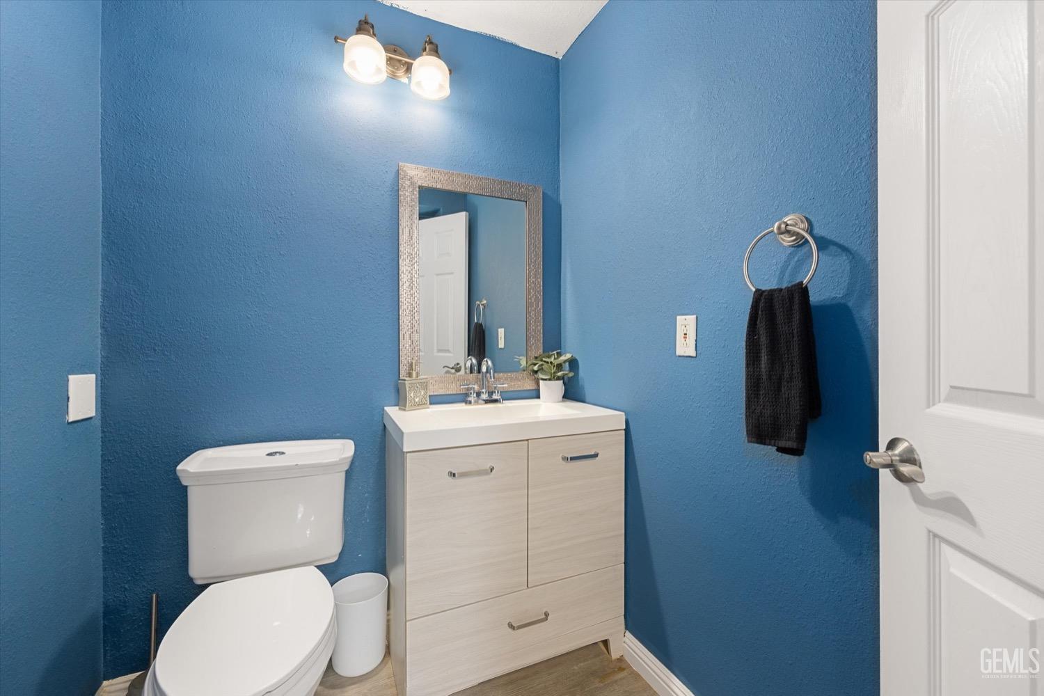 Undisclosed Address Bakersfield, CA 93308 - Photo 34 of 40 a bathroom with a toilet a sink and mirror
