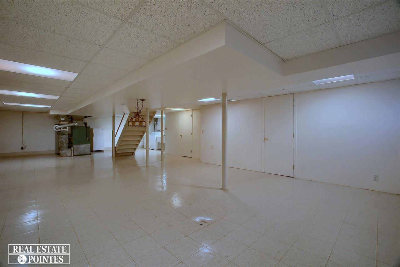 1680 Oxford Road Grosse Pointe Woods, MI 48236 - Photo 20 of 30