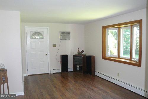 5303 Grave Run Road Manchester, MD 21102 - Photo 10 of 28 Living Room