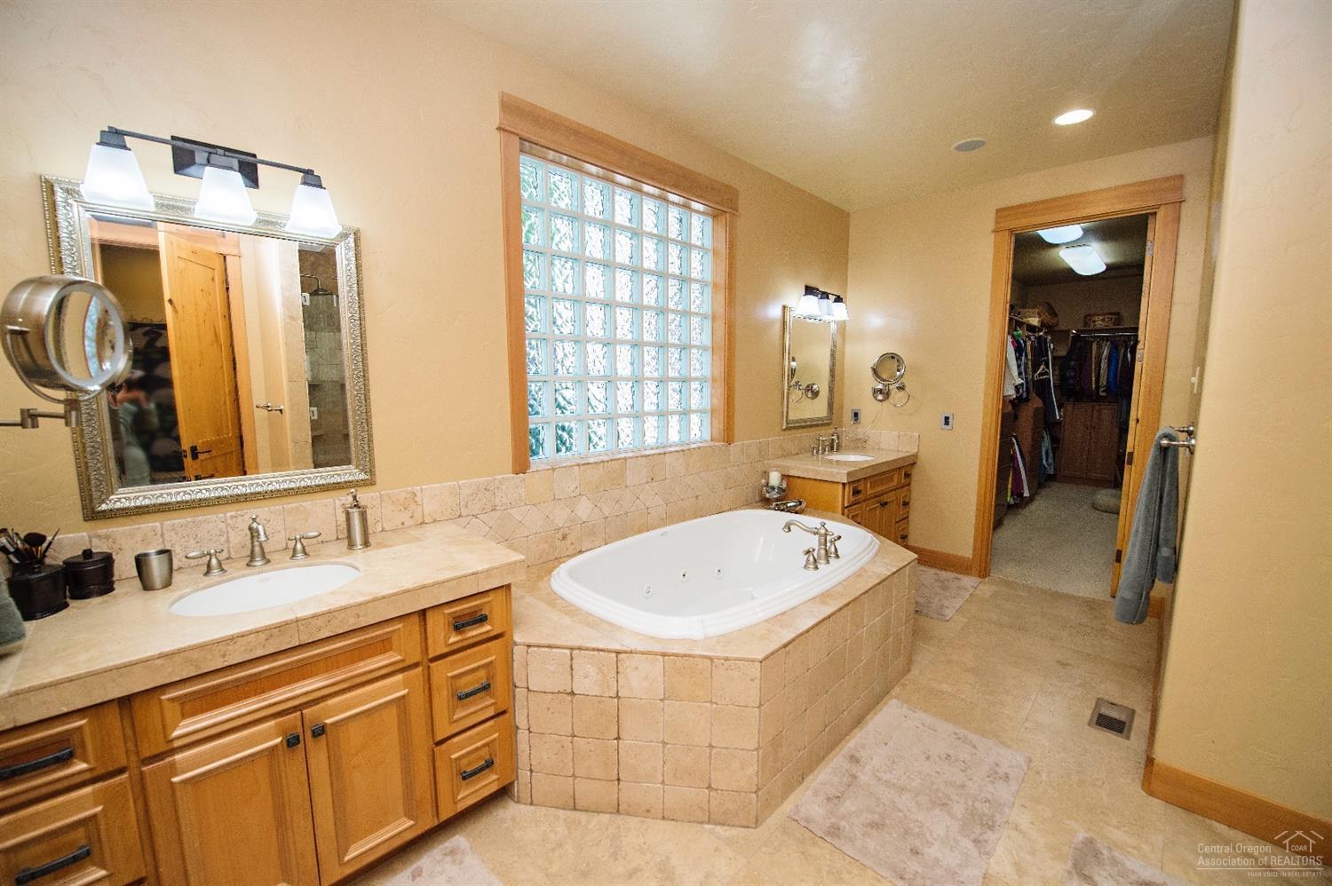 61831 Fall Creek Loop Bend, OR 97702 - Photo 19 of 23 Master Bathroom