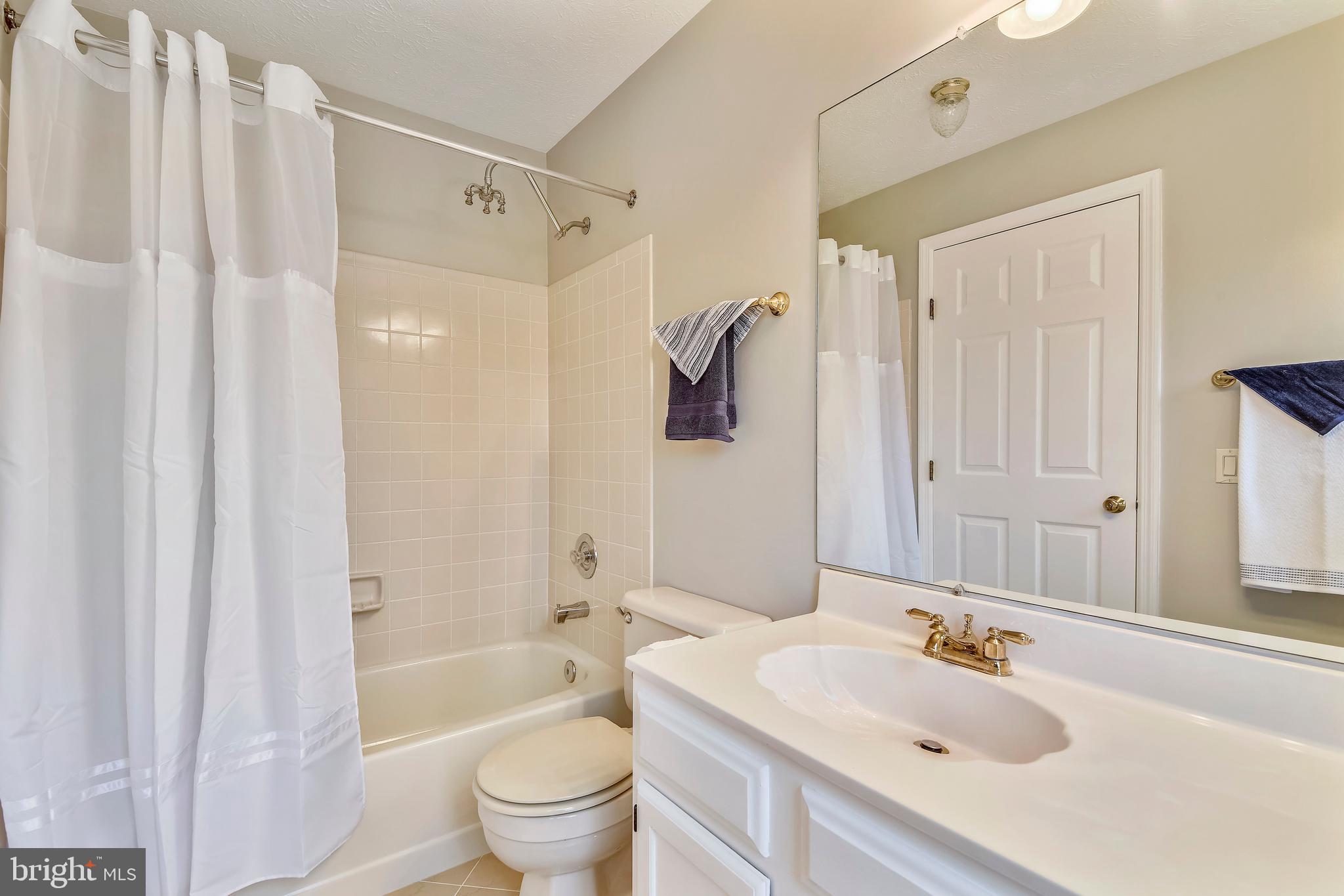 103 Rector Street Sterling, VA 20164 - Photo 14 of 25 Master bath has tub with tile surround