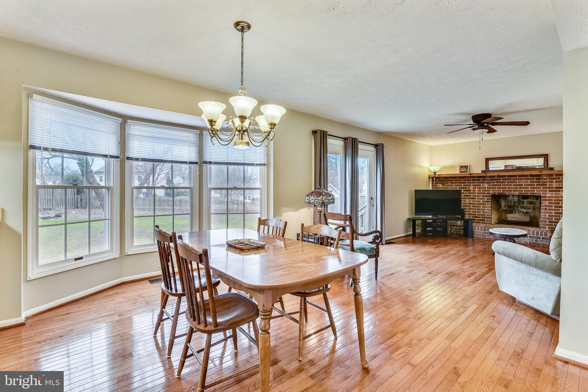 103 Rector Street Sterling, VA 20164 - Photo 7 of 25 Breakfast room with bay window