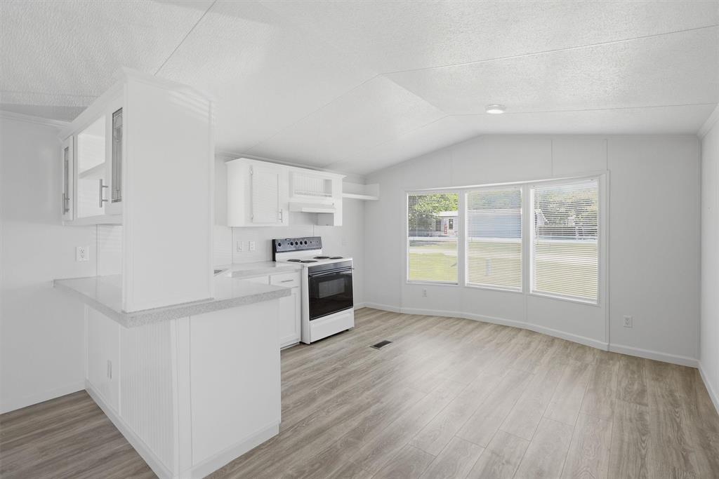 902 Flamingo Road Granbury, TX 76049 - Photo 8 of 27