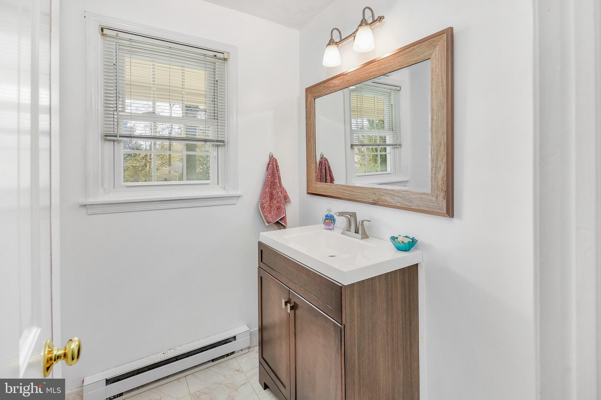 3 Deerpath Road Chalfont, PA 18914 - Photo 19 of 32 Entry level full bath