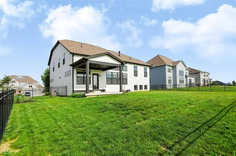 $825,000 | 5341 Peachtree Road, Zionsville, IN 46077