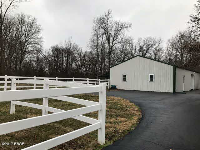 13153 Hafer Road Herrin, IL 62948 - Photo 3 of 29 Gallery Image 3