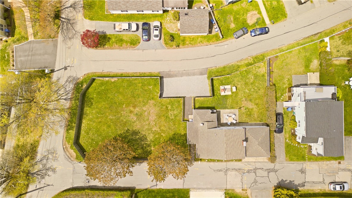 2 Stimpson Street Middletown, RI 02842 - Photo 3 of 28