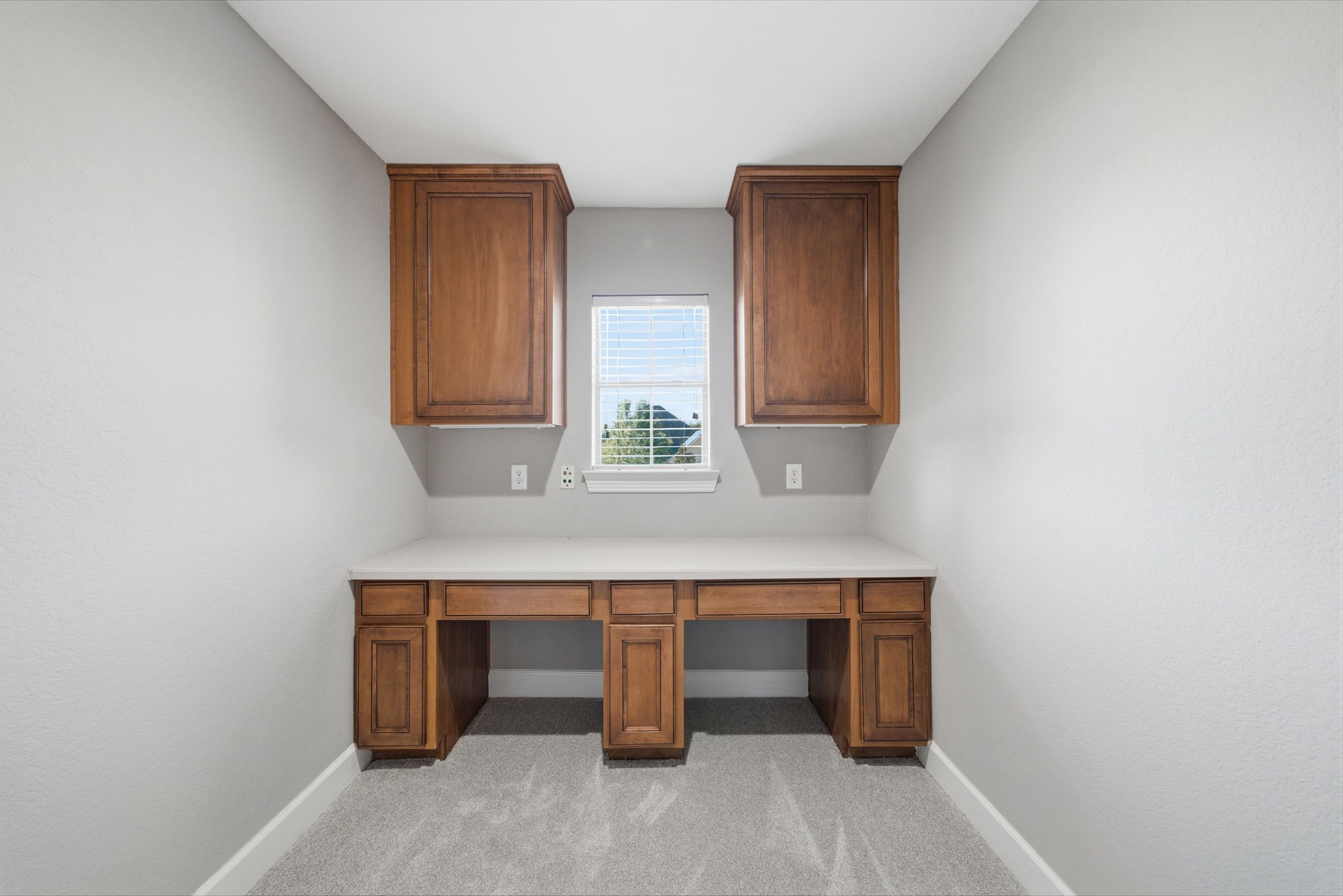 32807 Whitburn Trail Fulshear, TX 77441 - Photo 26 of 39 a room that has a table and chair