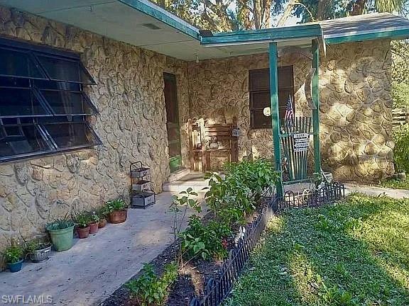 23261 Tuckahoe Road Alva, FL 33920 - Photo 3 of 39 a backyard of a house with lots of green space