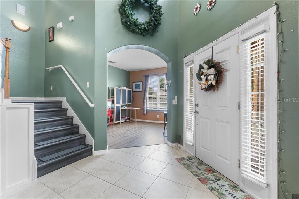 817 James Way Lake Alfred, FL 33850 - Photo 19 of 69 a view of entryway and hall with a window