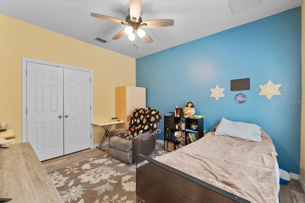 817 James Way Lake Alfred, FL 33850 - Photo 42 of 69 a bedroom with two beds and a chandelier