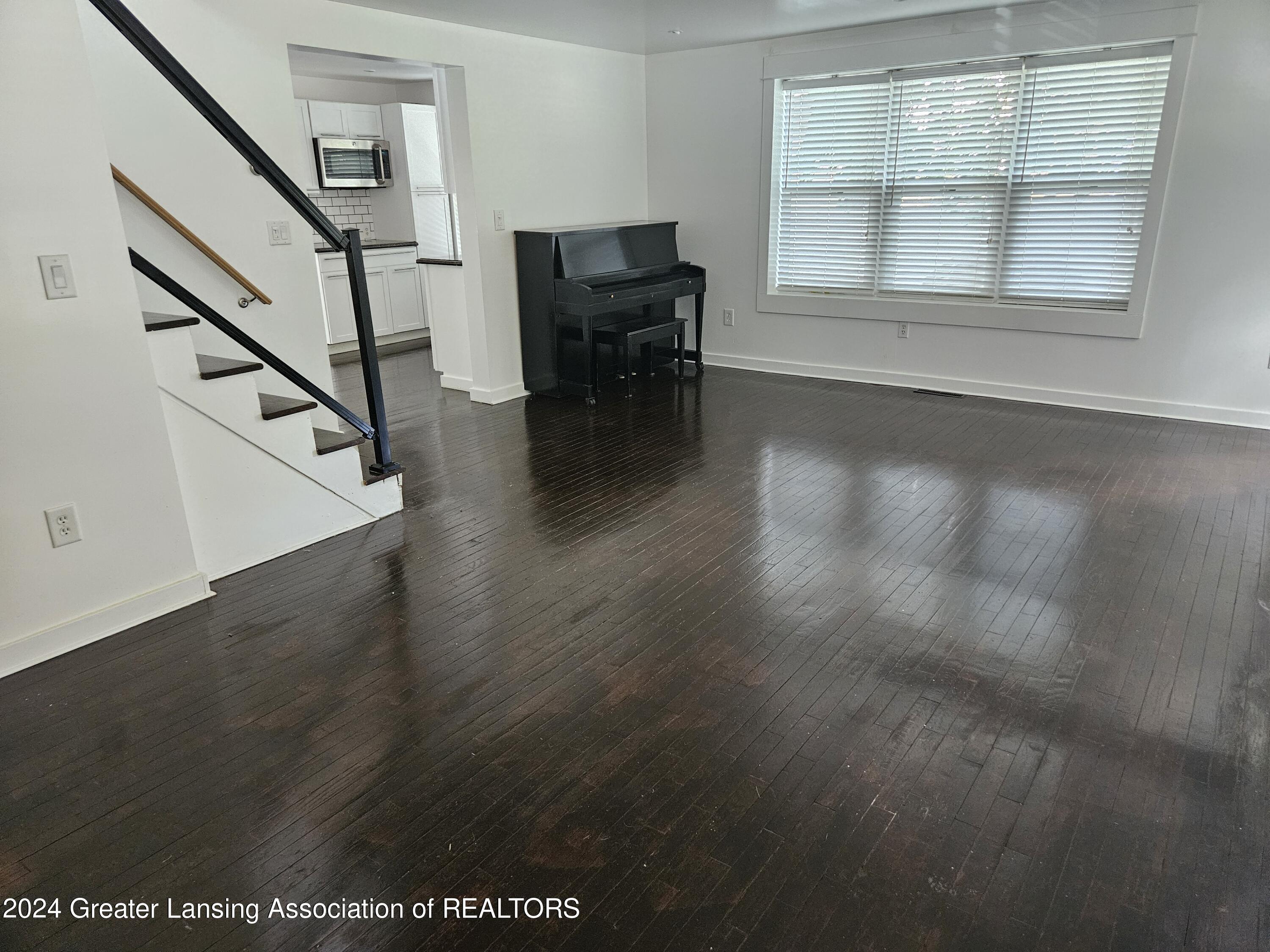 2048 Hamilton Road Okemos, MI 48864 - Photo 6 of 39 Livingroom